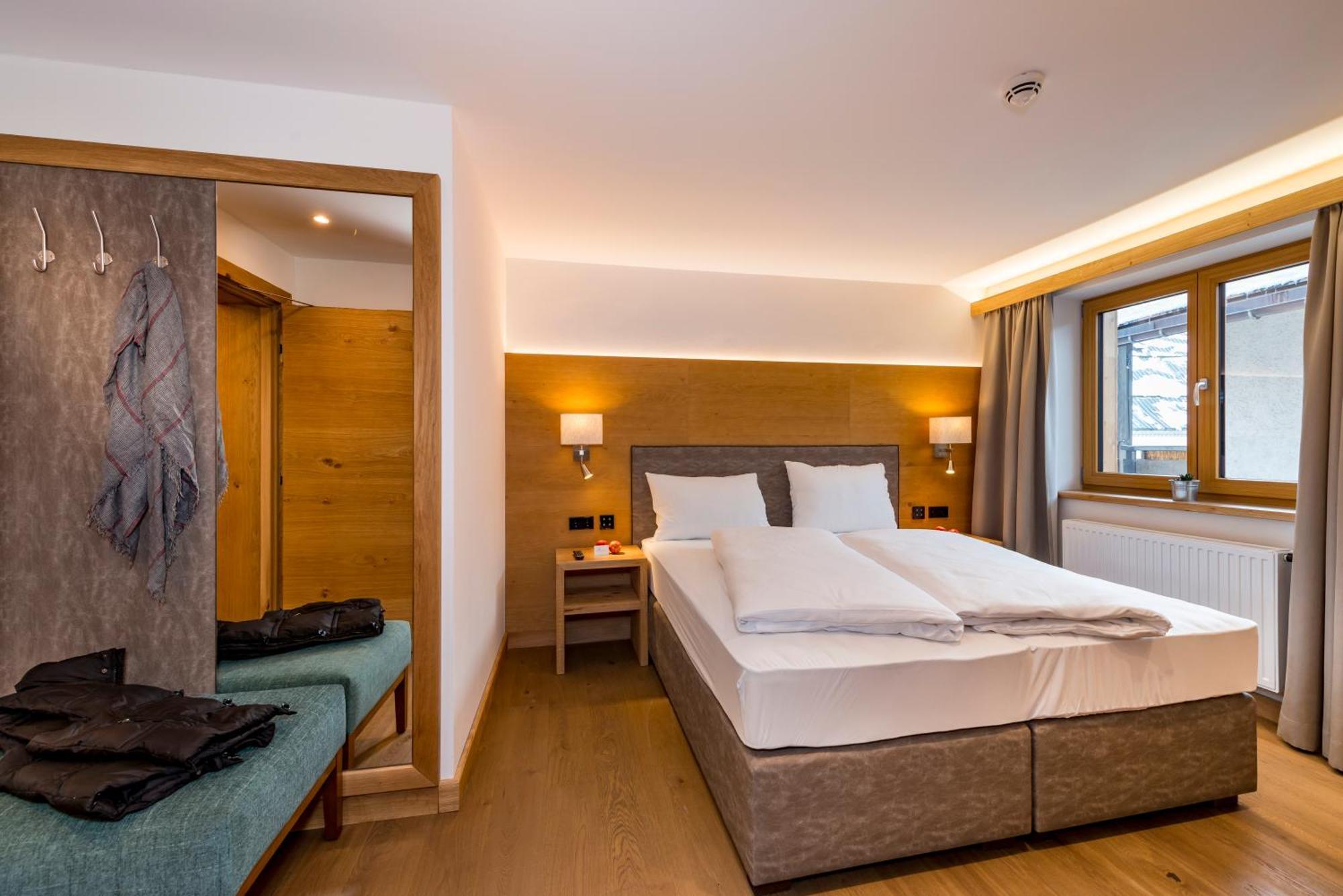 Tiroler Weinstube Aparthotel Зеефелд в Тирол Екстериор снимка