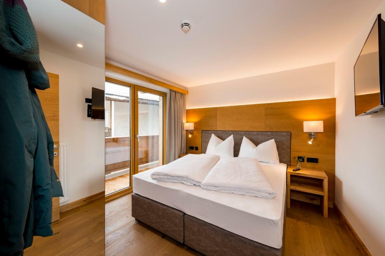 Tiroler Weinstube Aparthotel Зеефелд в Тирол Екстериор снимка